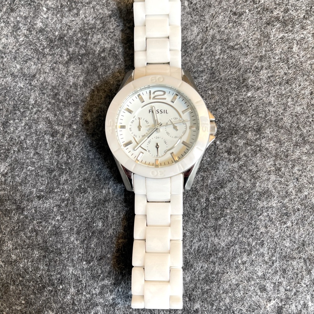 Ladies Fossil White Ceramic Watch